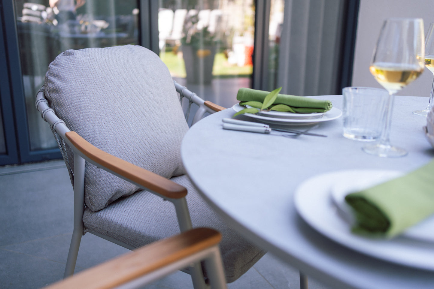 Curved Aluminium & Teak Round Dining Set