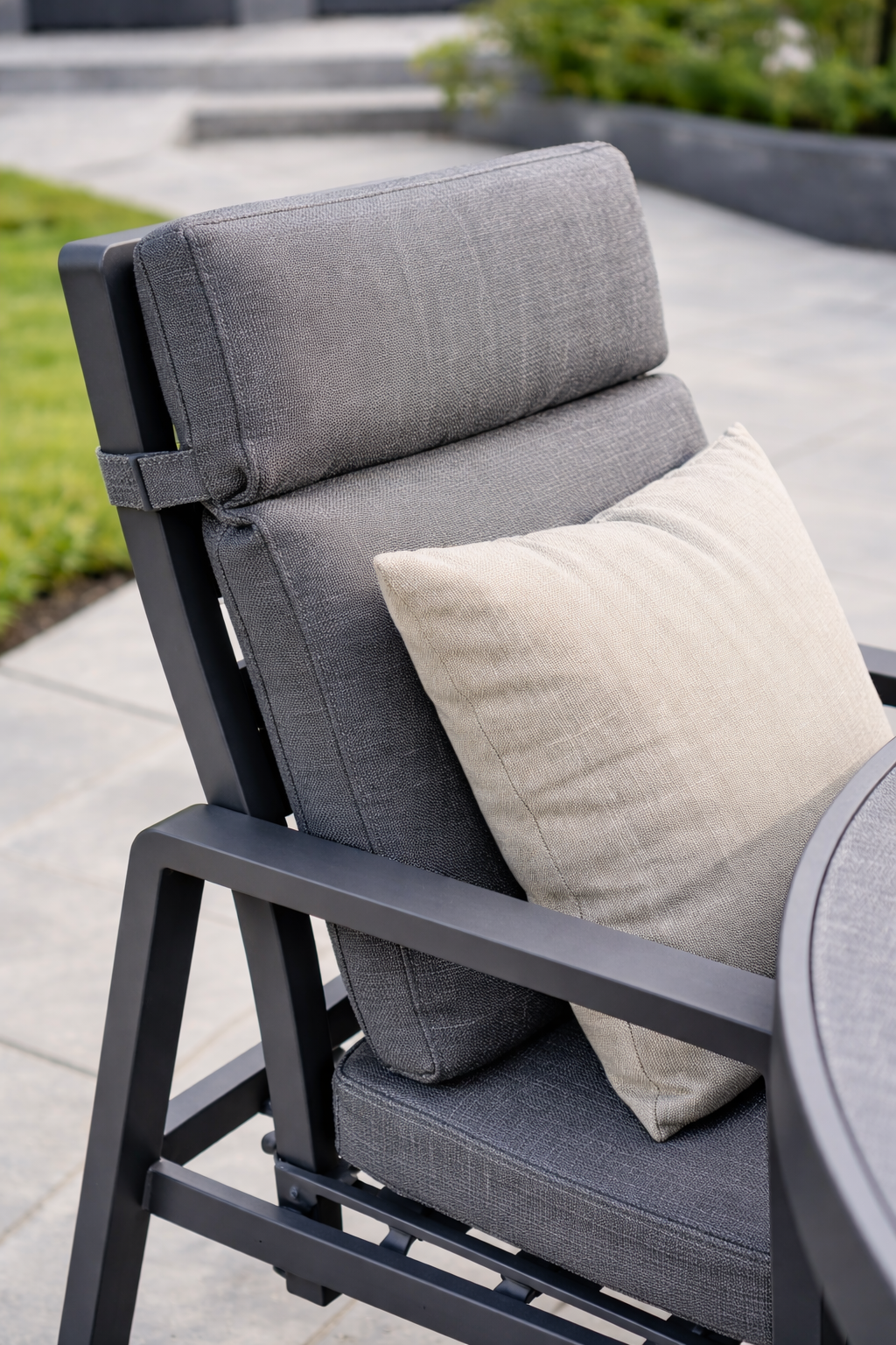 Aluminium 4-Seater Round Dining Set
