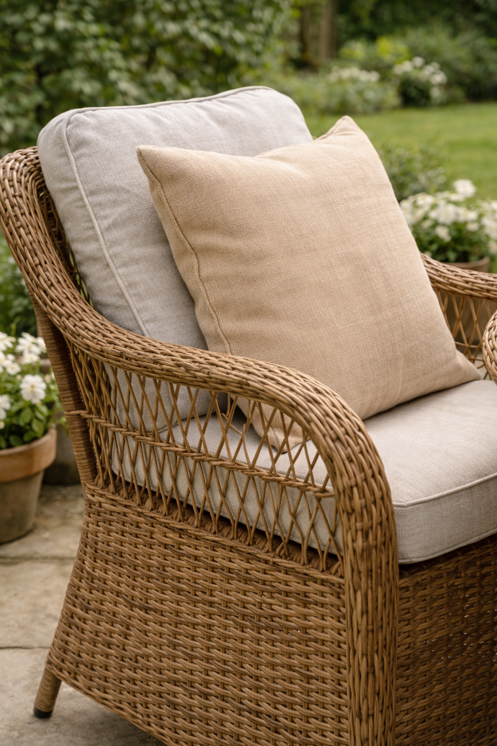 Crossed Rattan Oval Dining Set